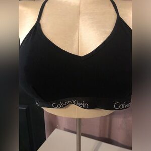 Calvin Klein Black Triangle Bralette
Racerback bra
Size XL